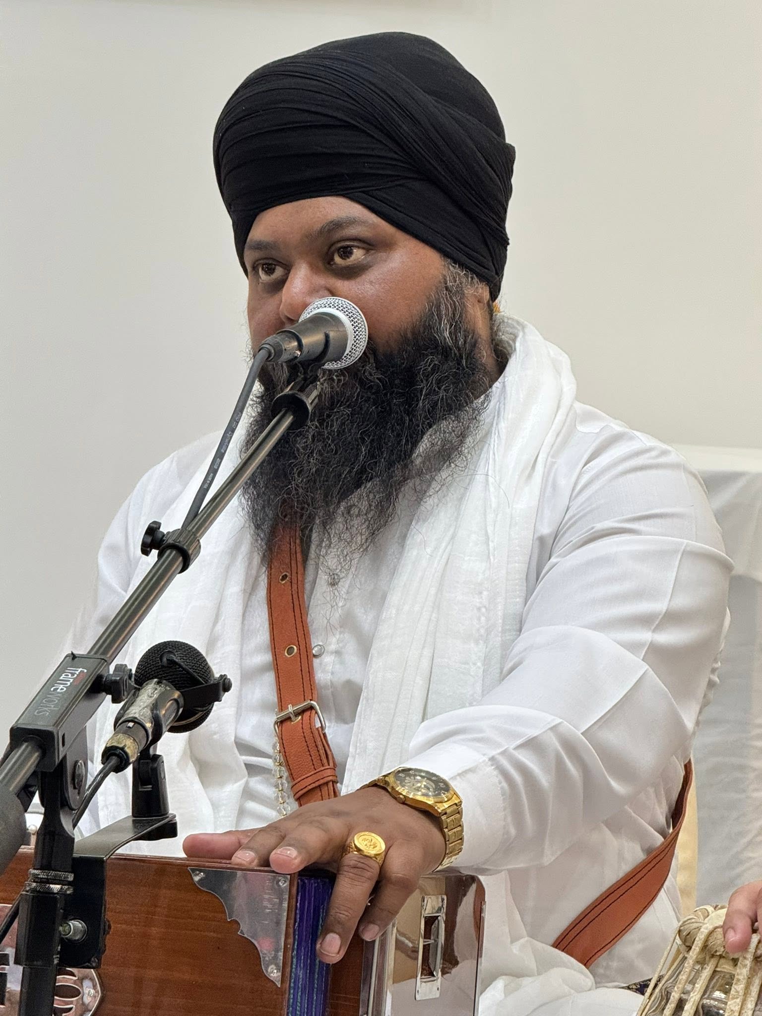 Wide view of a diwan in the Darbar Sahib